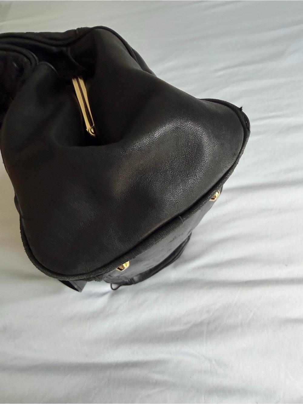 Badgley Mischka Leather Black Quilted Scallop Gold Hardware Shoulder Bag - Picture 11 of 14